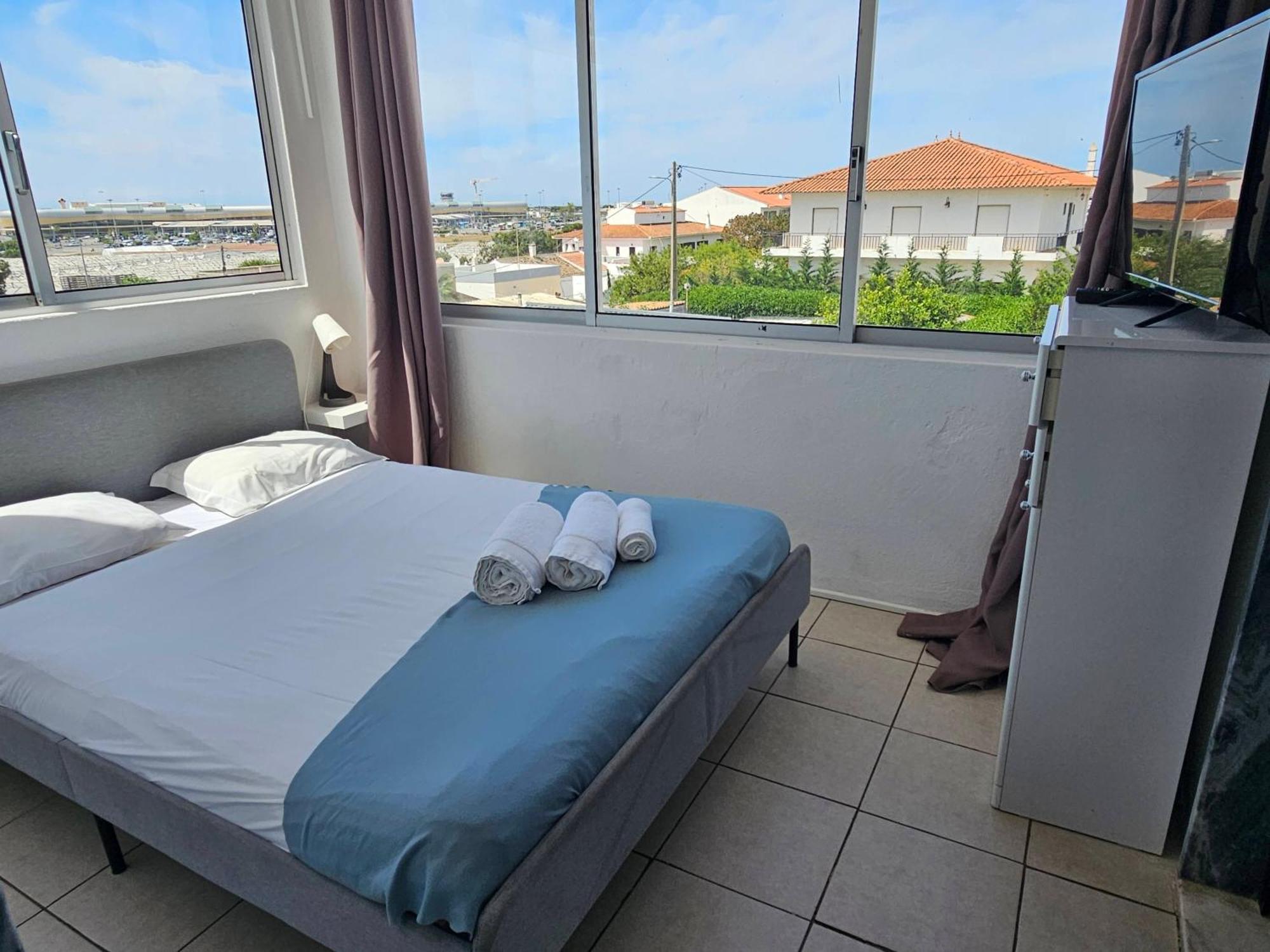 Blife Marya Private Rooms - Airport Stay Faro Phòng bức ảnh