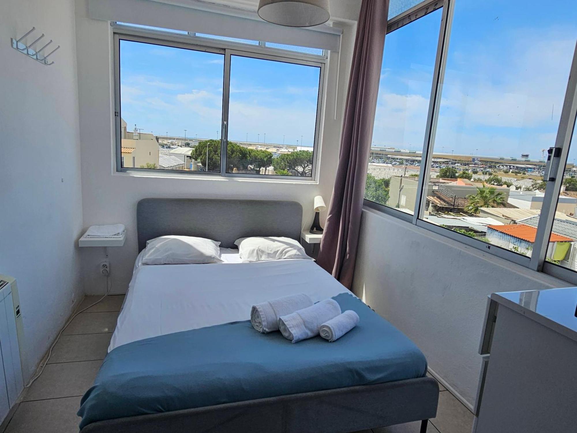 Blife Marya Private Rooms - Airport Stay Faro Phòng bức ảnh