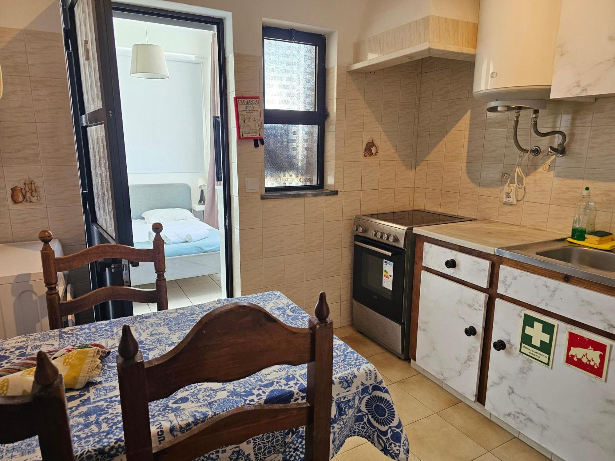 Blife Marya Private Rooms - Airport Stay Faro Phòng bức ảnh