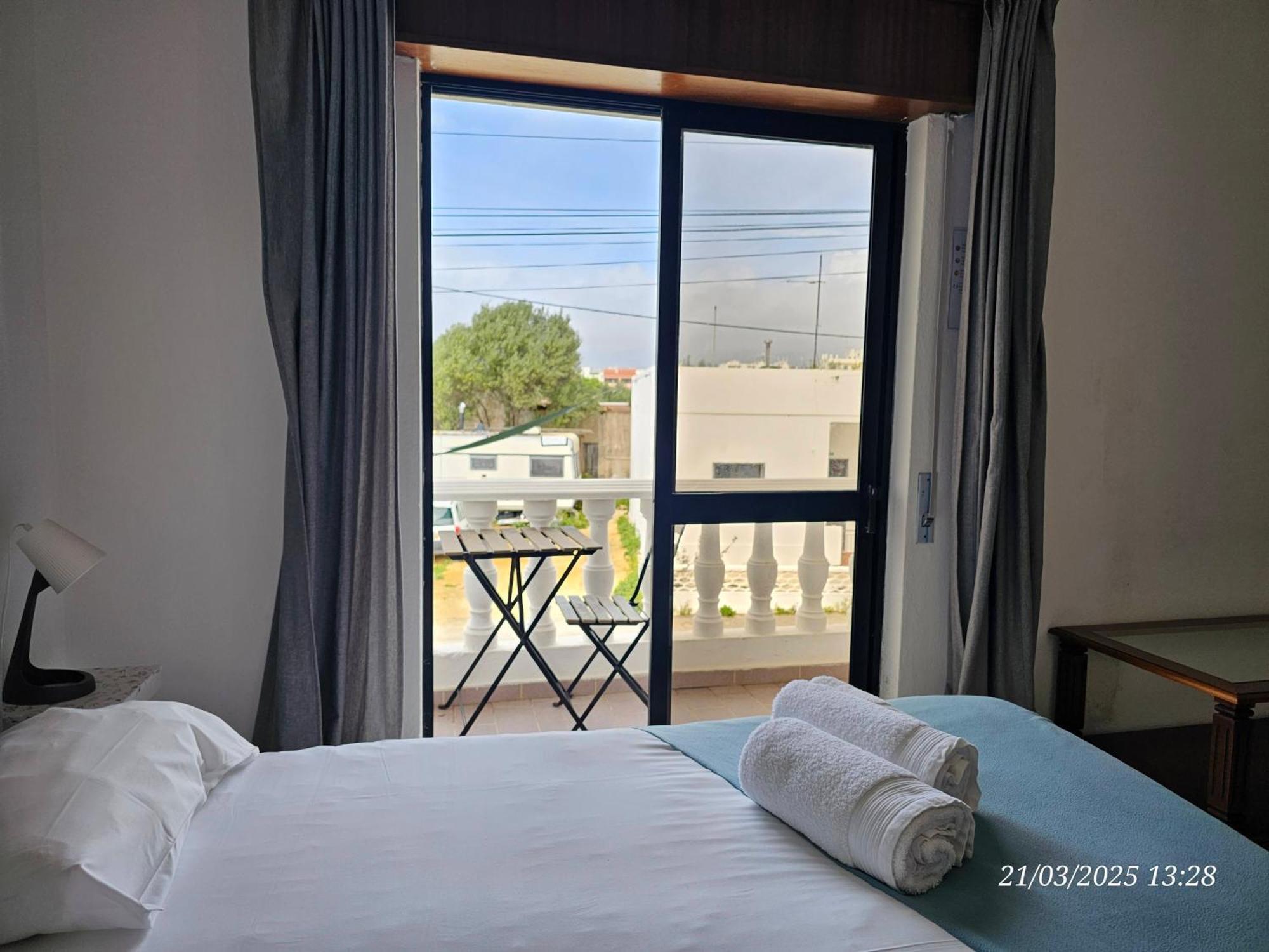 Blife Marya Private Rooms - Airport Stay Faro Phòng bức ảnh
