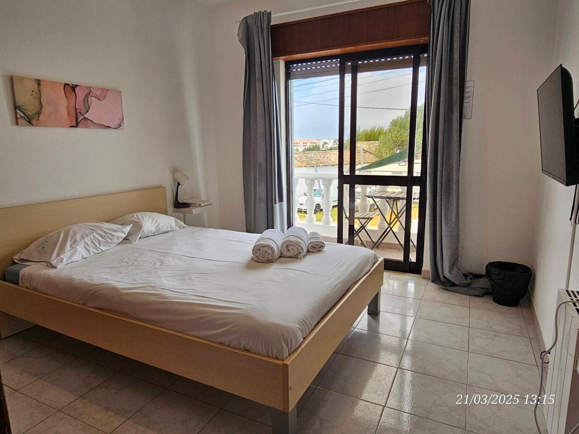 Blife Marya Private Rooms - Airport Stay Faro Phòng bức ảnh