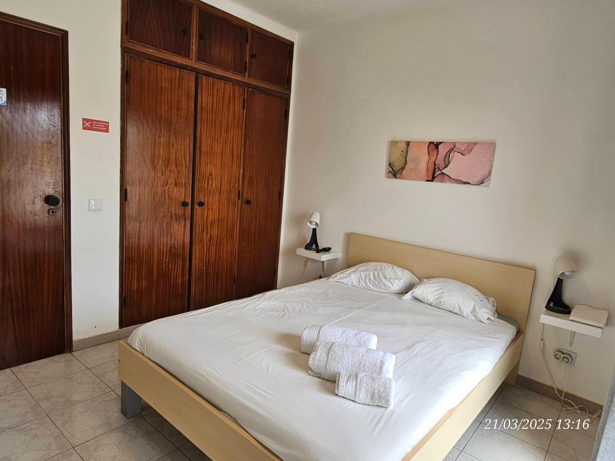 Blife Marya Private Rooms - Airport Stay Faro Phòng bức ảnh